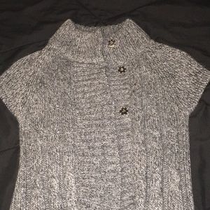 women’s small gray + white short sleeved sweater